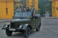 Exploring Hanoi''s Best and Secret Spots: A Journey by Vietnam Army Jeep